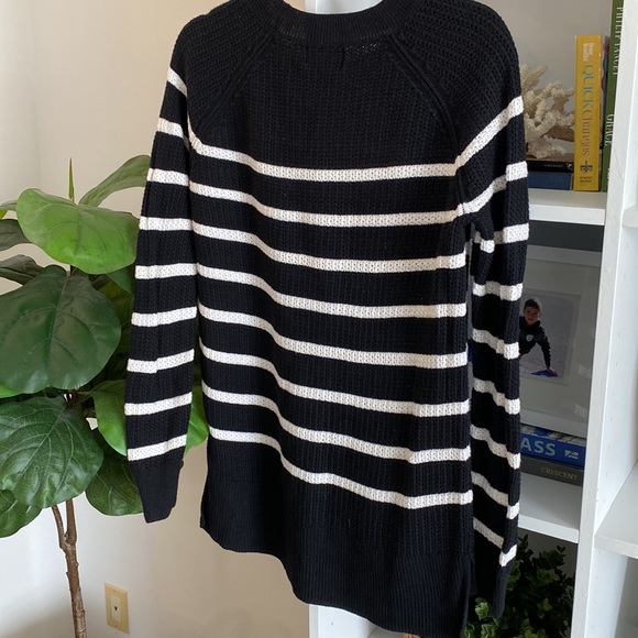 Striped Sweater Black & White, High-Low - Picture 5 of 6